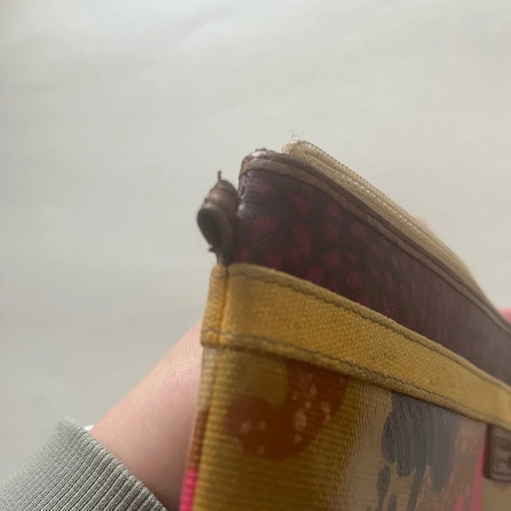 Fossil Key-Per Wristlet